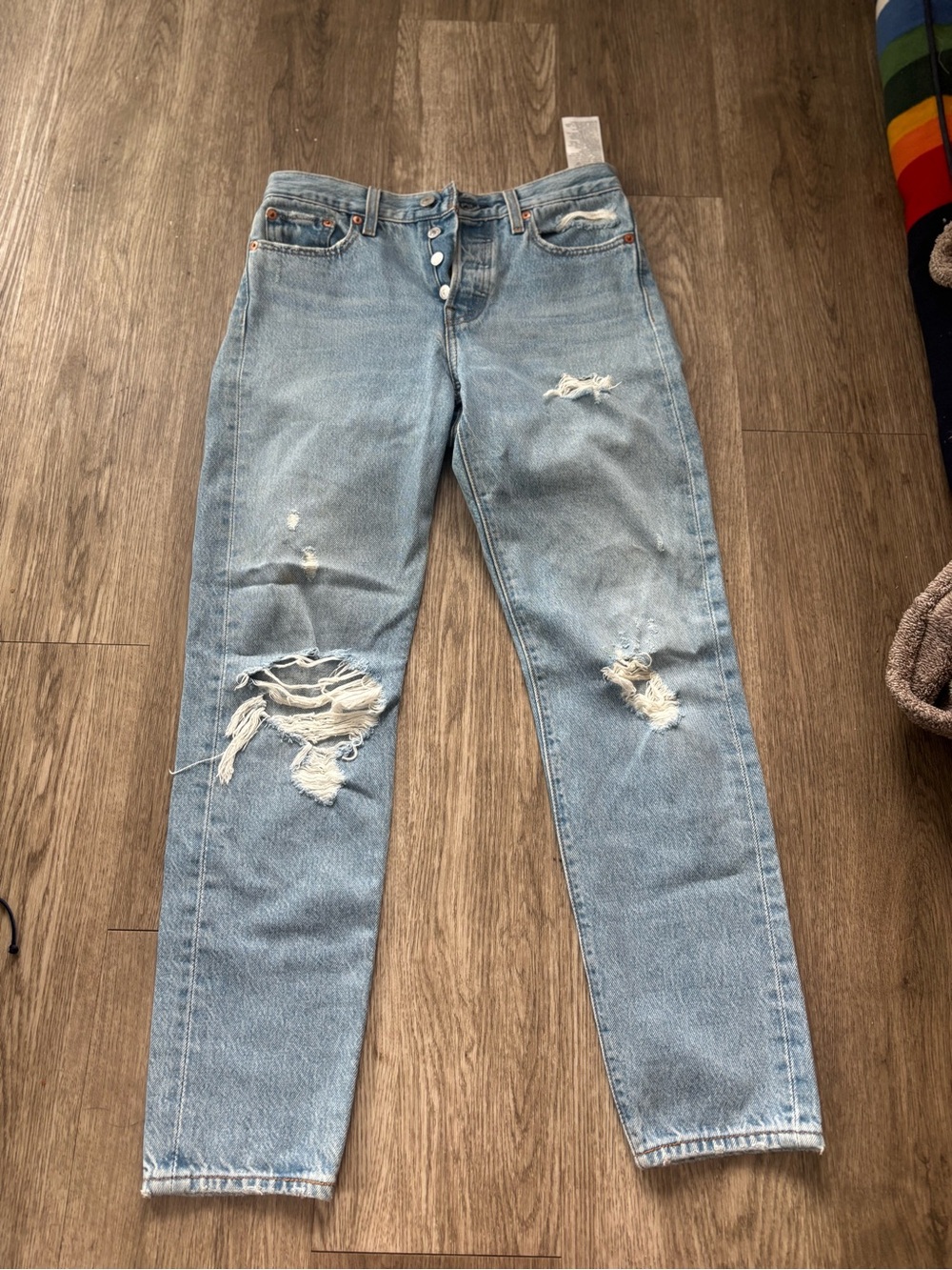 Levi’s Premium Wedgie Fit Jeans | Distressed | Size 26